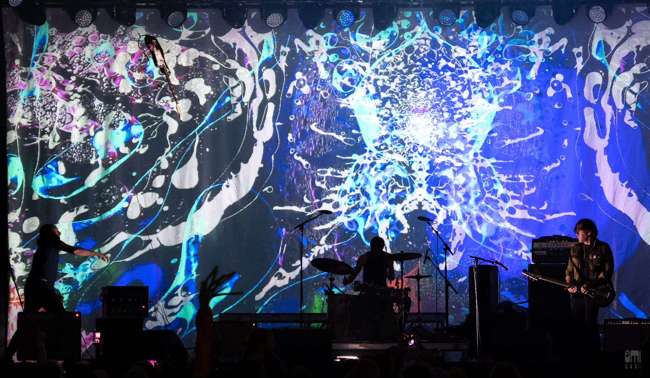 20211112 A Place to Bury Strangers with Mad Alchemy Liquid Light Show at Desert Daze 2021, photo by emi