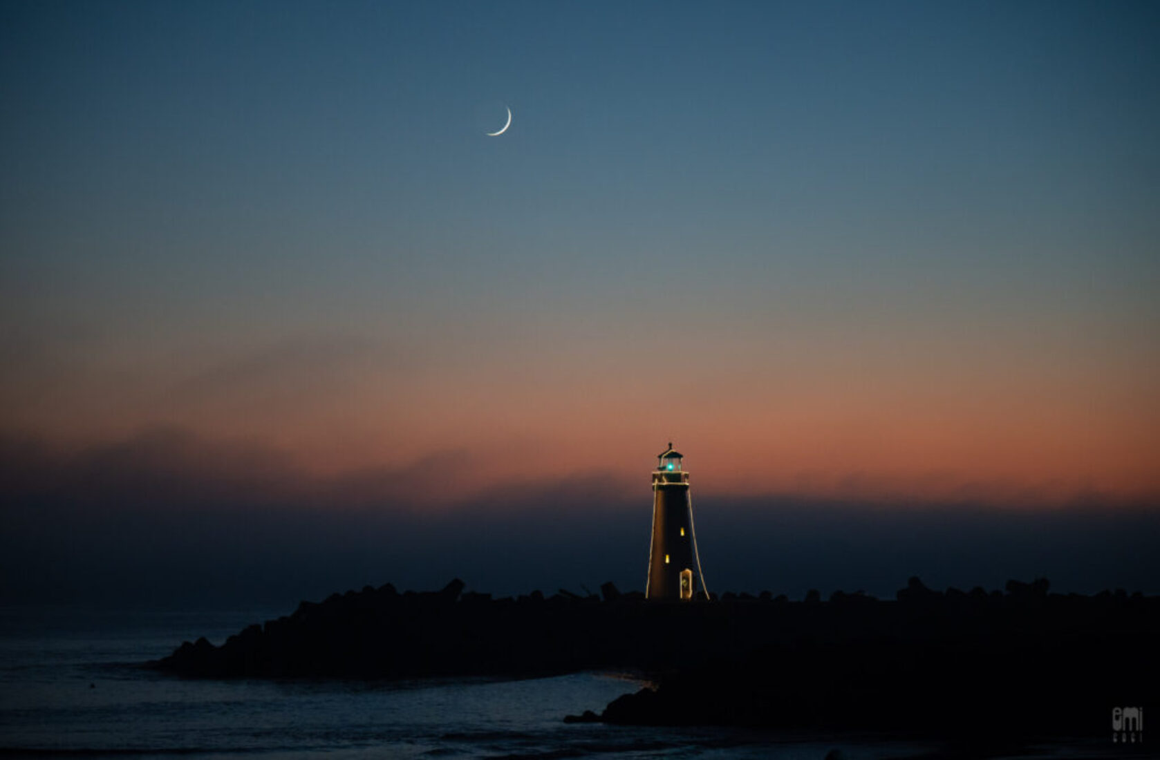20211205 Moon Walton Lighthouse Santa Cruz photo by emi