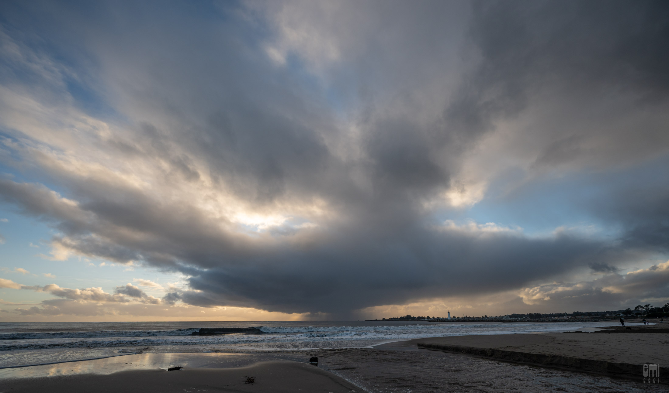20211227 Sunset Cloud Rain at Santa Cruz Breakwater Lighthouse Walton photo by emi