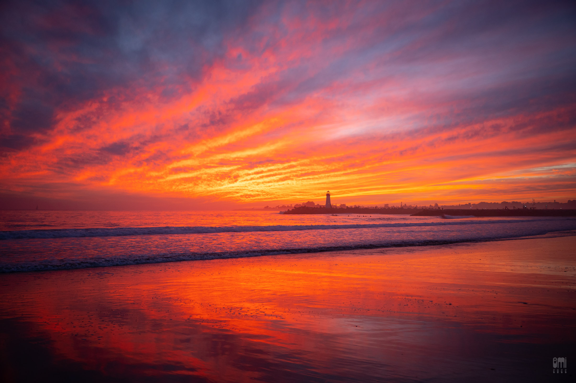 20220113 Sunset at Santa Cruz Breakwater Lighthouse Walton at Twin Lakes State Beach, Santa Cruz, CA photo by emi