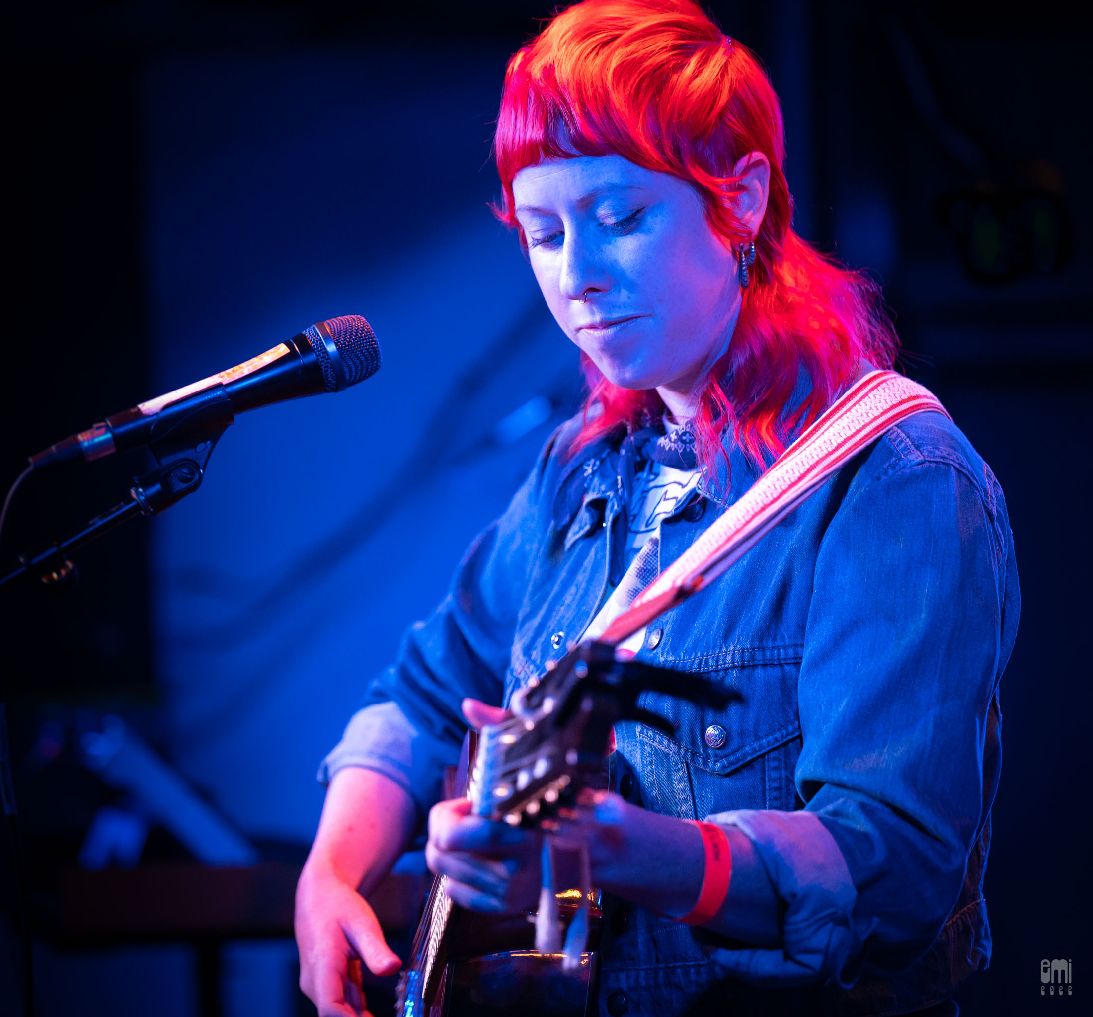 2022.11.29 Shannon Lay opens for THE MURLOCS at Moes Alley, Santa Cruz, CA. photo by emi