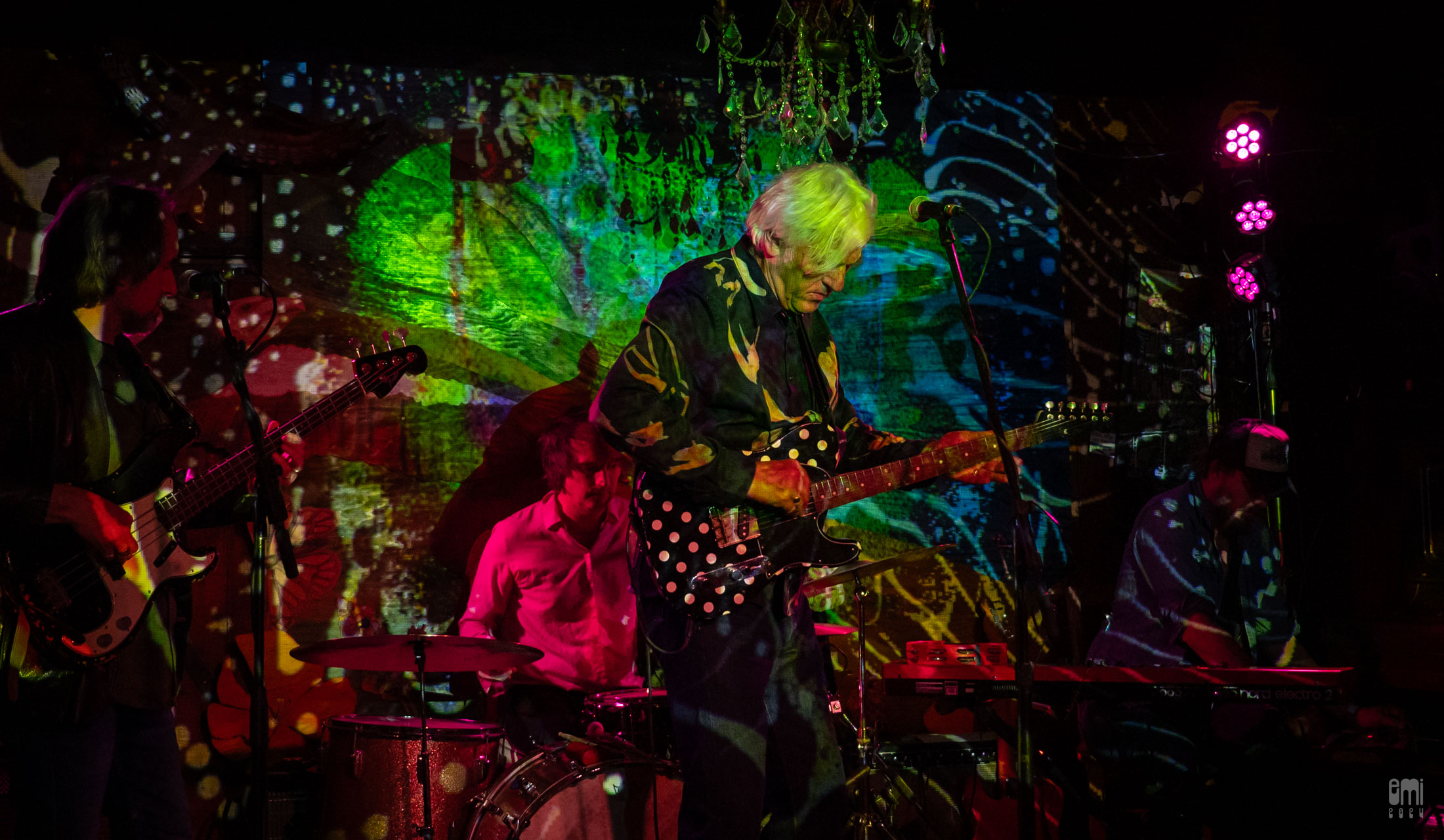 2024.5.18 Robyn Hitchcock Band with Mad Alchemy Liquid Light Show at HIPNIC Fernwood Tavern Big Sur CA. photo by emi