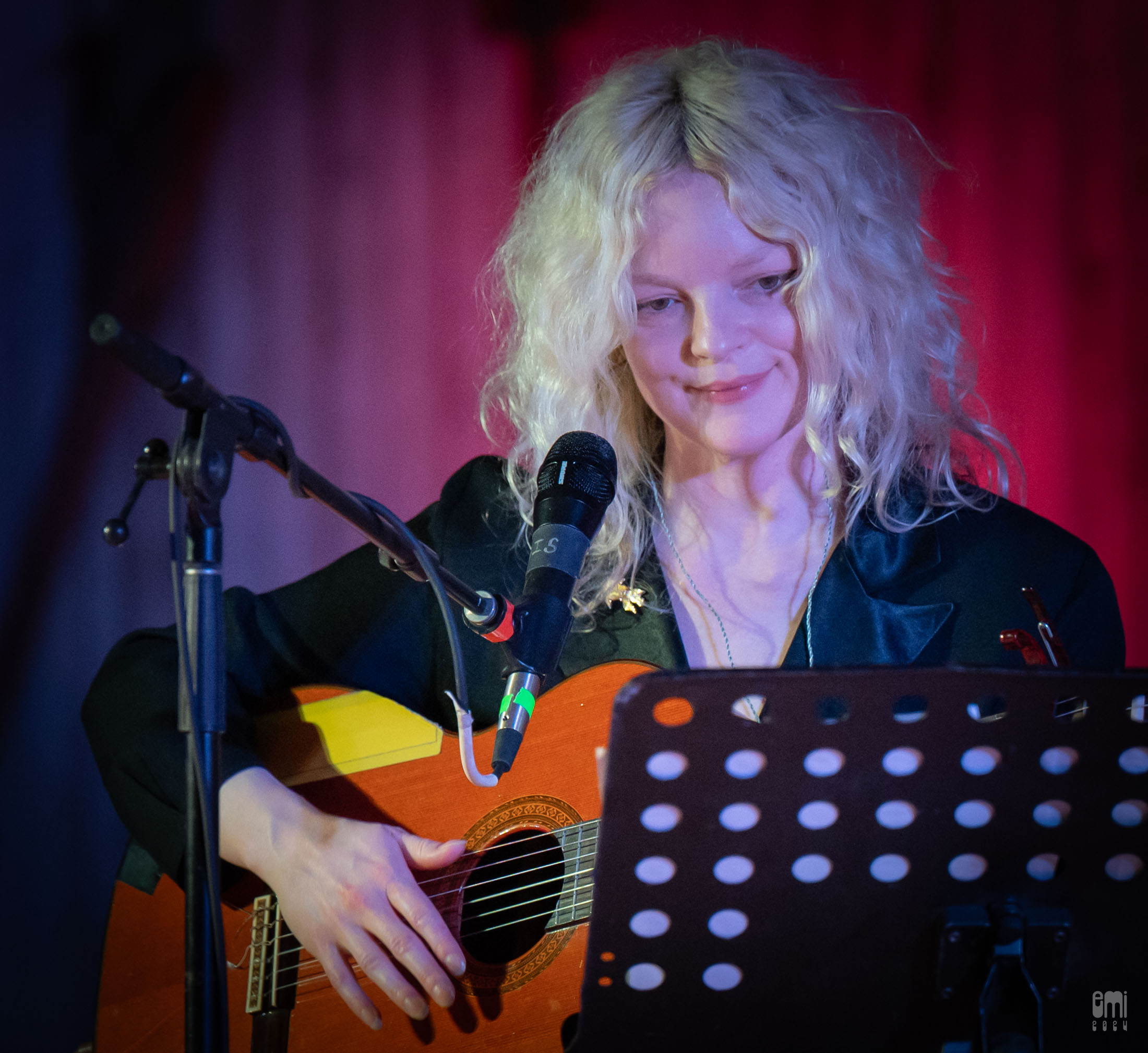 2024.6.29 Jessica Pratt at Gundlach Bundschu Winery Redwood Barn Sonoma CA. photo by emi